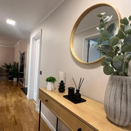 Modern Urban Apartment *